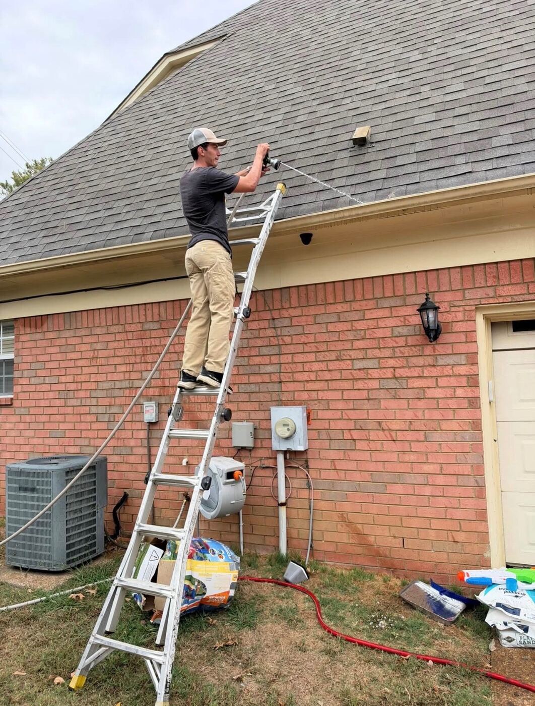 Apex exterior cleaning crew on a gutter cleaning job in DeSoto County, MS